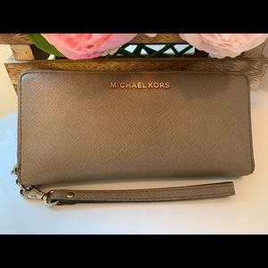Michael Kors Jet Set Wallet